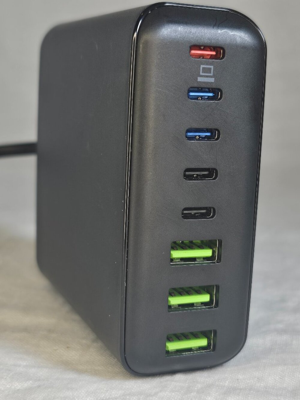 8-Port USB Hub Compact Charging Station USB-C USB-A Desktop Charger Adapter